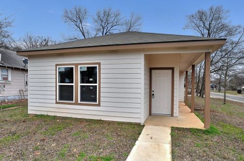 901 Nelson St, Denison TX  75020-4311 exterior