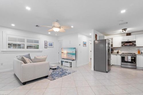 2549 Ter, Naples FL 34104-4322 exterior