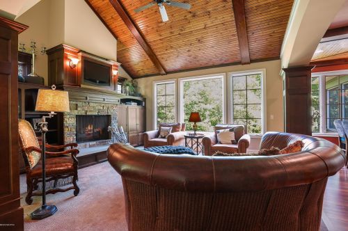 2068 Tall Pne Dr, Grand Rapids MI 49546-7923 exterior