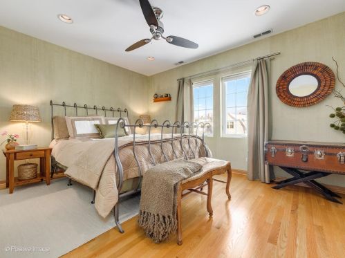 4831 Winnemac Ave, Chicago IL 60630-2432 exterior