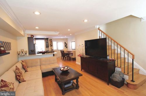 1135 Colonial Ave, Alexandria VA  22314-1324 exterior