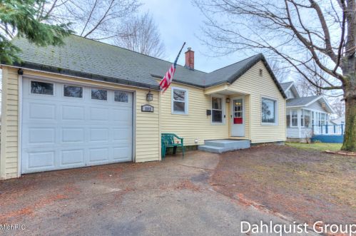 883 Post Rd, Meskegon MI 49441-4045 exterior