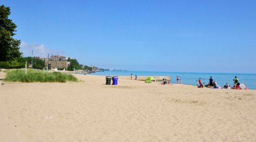 1142 Pratt Blvd, Chicago IL 60626-5395 exterior