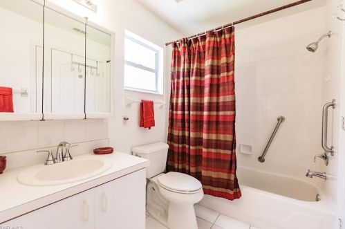 645 Captn Kate Ct, Naples FL 34110-6419 exterior