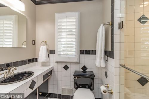 1907 Hampshire Ave, Saint Paul MN 55116-2401 exterior