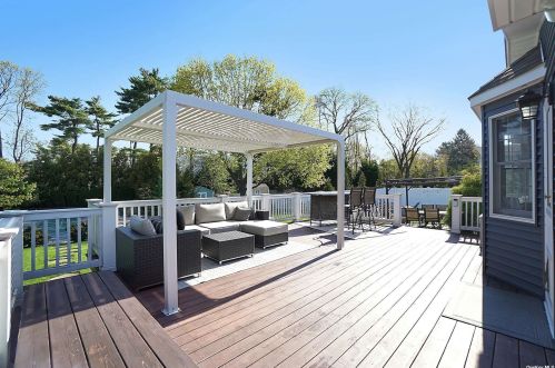 45 Grissom Way, Hauppauge NY 11788-4418 exterior