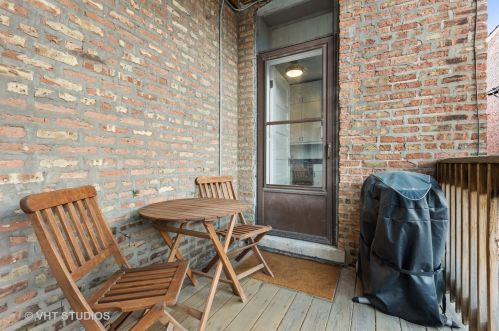 1208 Waveland Ave, Chicago IL  60613-3804 exterior