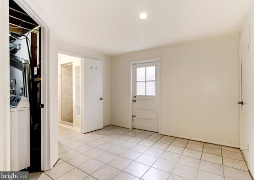 4706 Creek Shore Dr, Rockville MD  20852-2407 exterior