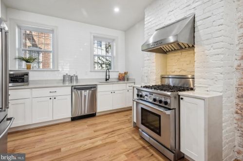 1214 Capitol St, Washington DC  20002-7500 exterior