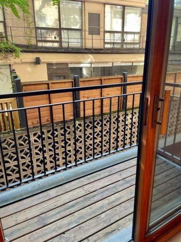 512 Barry Ave, Chicago IL  60657-5417 exterior