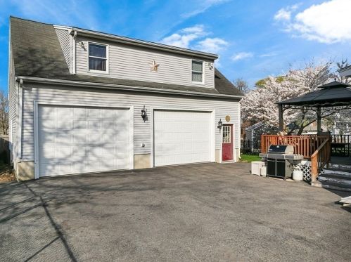 44 Ellsworth Rd, Peabody MA 01960-5321 exterior