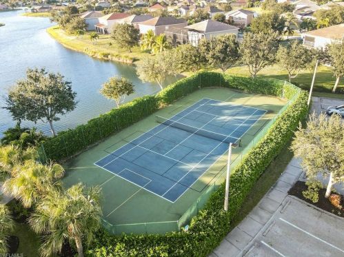 2050 Grv Dr, Naples FL 34120-1419 exterior