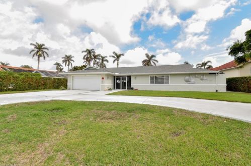 2870 Leeward Ln, Naples, FL 34103-4036