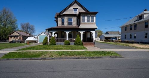 21 Ducharme Ave, Chicopee, MA 01013-2111