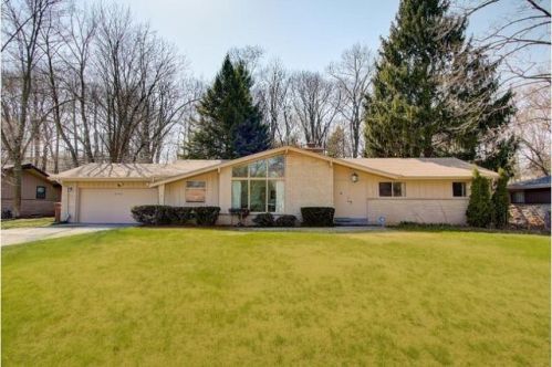 6921 Glen Shore Dr, Milwaukee, WI 53209-2818