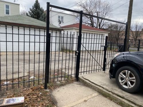 151 Leamington Ave, Chicago IL 60651-1424 exterior