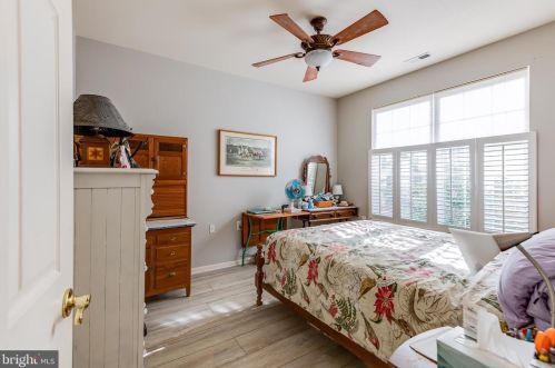 89 Warwick Way, Southampton NJ  08088-1122 exterior