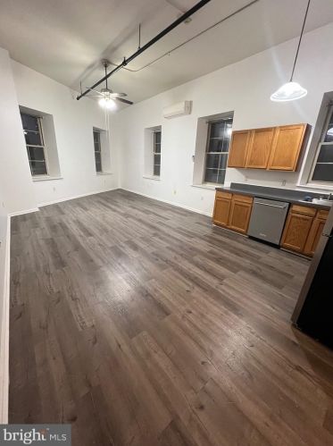 1020 Hamilton St, Philadelphia PA 19123-3725 exterior