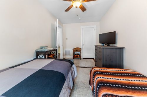 1704 Jancey St, Pittsburgh PA  15206-1146 exterior