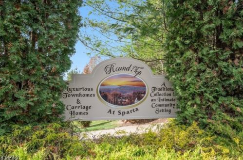 5 Cicely Ct, Sparta NJ  07871-8604 exterior