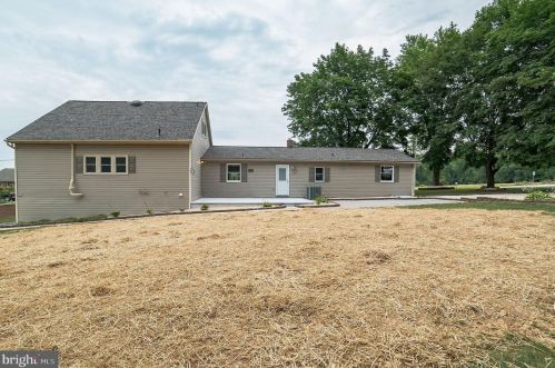 345 Pine Grove Rd, Hanover PA  17331-7702 exterior