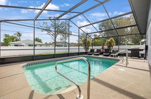 683 102 Ave, Naples FL 34108-3213 exterior