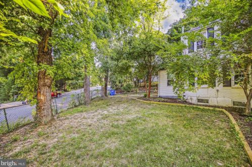 5823 Monticello Rd, Alexandria VA 22303-1302 exterior