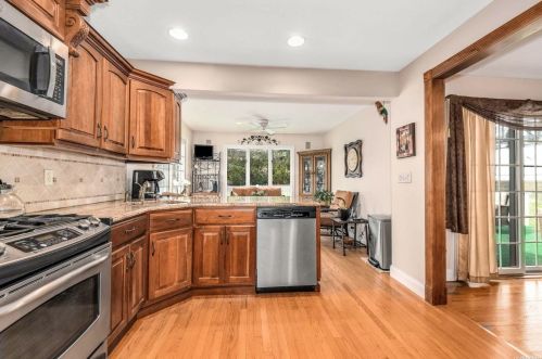 38 Fuller St, Huntington Station NY 11746-6657 exterior