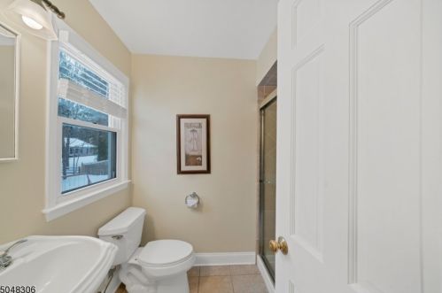 4 Seward Pl, Chester NJ 07930-2609 exterior