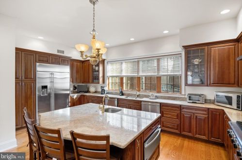 124 Bainbridge St, Philadelphia PA 19147-1866 exterior