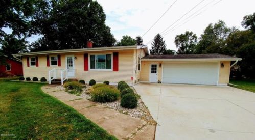 13430 Forest River Dr, Lowell, MI 49331-9603