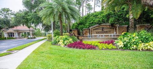 8223 Parkstone Pl, Naples FL 34120-1678 exterior