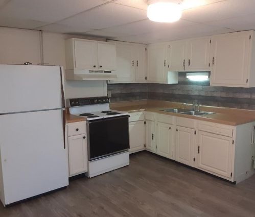 56 St, Ware MA 01082-1032 exterior