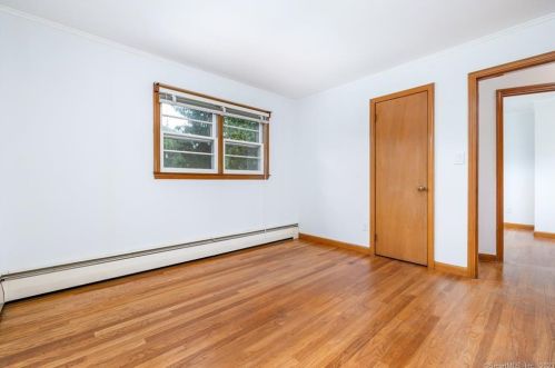 533 Clintonville Rd, North Haven CT 06473-2815 exterior