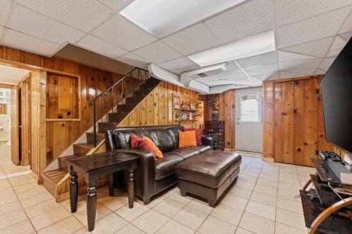 715 Gaywood Dr, Pittsburgh PA 15235-4144 exterior