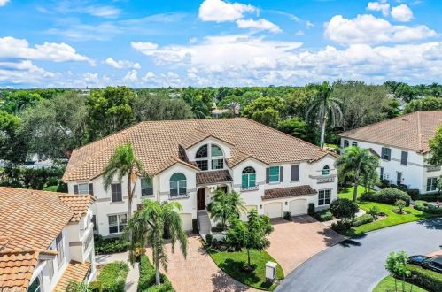 217 Colonade Cir, Naples FL 34103-8724 exterior
