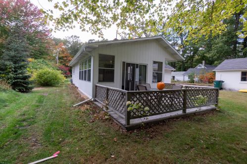 1292 Peterson Rd, Meskegon MI 49445-9676 exterior