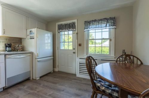 169 Glenwood St, Manchester CT 06040-5548 exterior