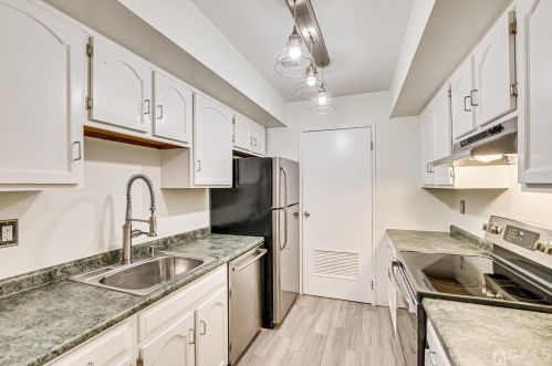 30 Prospect St, Metuchen NJ 08840-2270 exterior