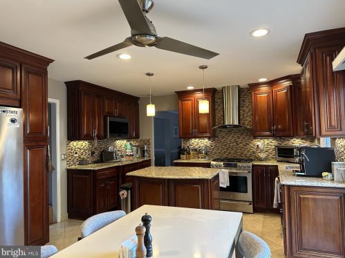 2269 Pne Rd, Huntingdon Valley PA 19006-4028 exterior