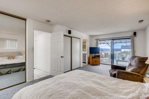 2706 Mesa Dr, Oceanside CA 92054-3717 exterior