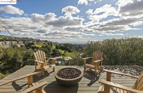 1560 Grand View Dr, Berkeley CA 94705-1637 exterior