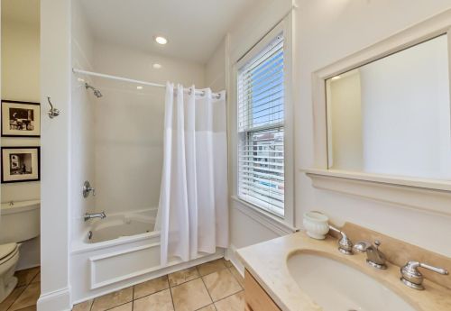 1840 Wellington Ave, Chicago IL 60657-4030 exterior