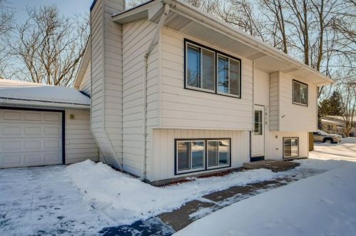 1616 Eugene St, Saint Paul, MN 55110-3339