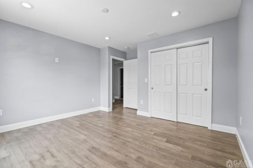 28 Twain Ave, Old Bridge NJ  08857-2110 exterior