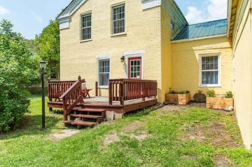 514 Kalamazoo St, Paw Paw MI 49079-1130 exterior