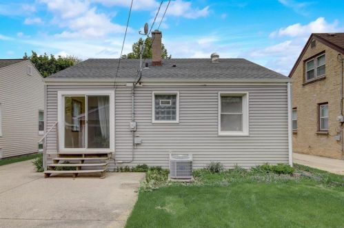 306 80, Milwaukee WI 53214-1421 exterior