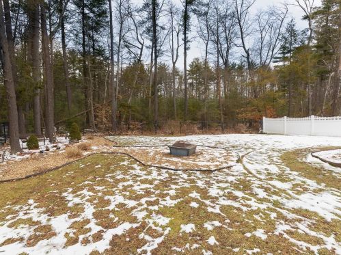 67 Ledge Rd, Seabrook NH 03874-4314 exterior