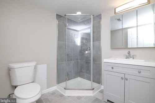 9 Shelton Ave, Trenton NJ  08618-1818 exterior