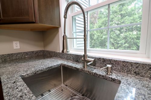 53 Village St, Concord NH 03303-4515 exterior